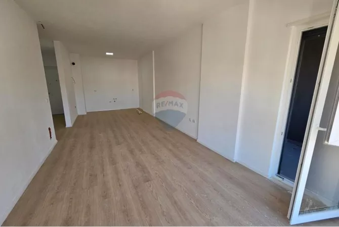 Business Property for Rent 3+1 in Tirana - 800 Euro