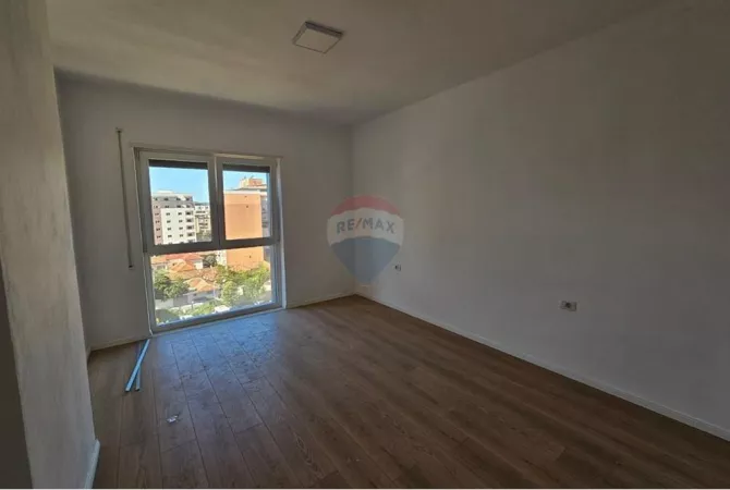 Business Property for Rent 3+1 in Tirana - 800 Euro