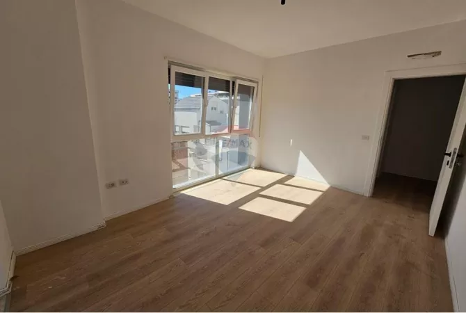 Business Property for Rent 3+1 in Tirana - 600 Euro