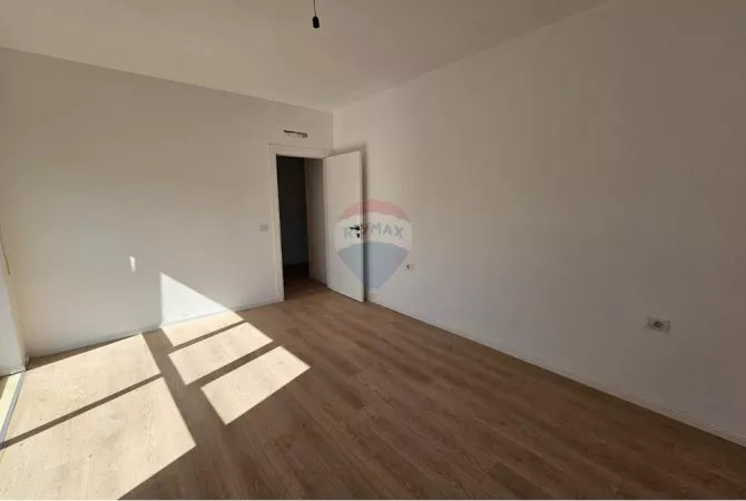 Business Property for Rent 3+1 in Tirana - 600 Euro