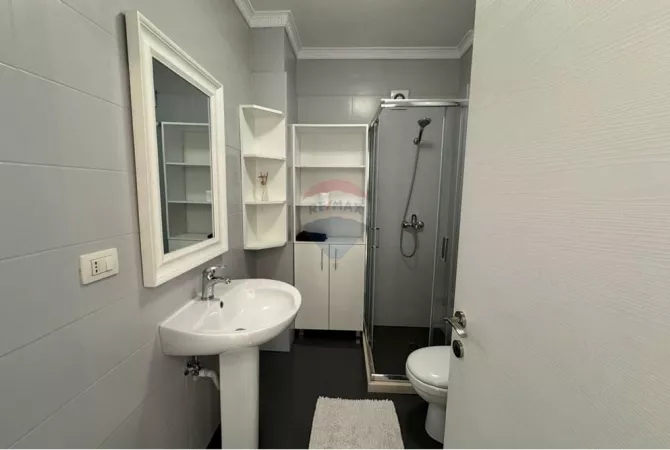 Shtepi me qera Apartament ne Tirane, 2+1, Mobilimi E mobiluar, Pagesa 550  Euro.