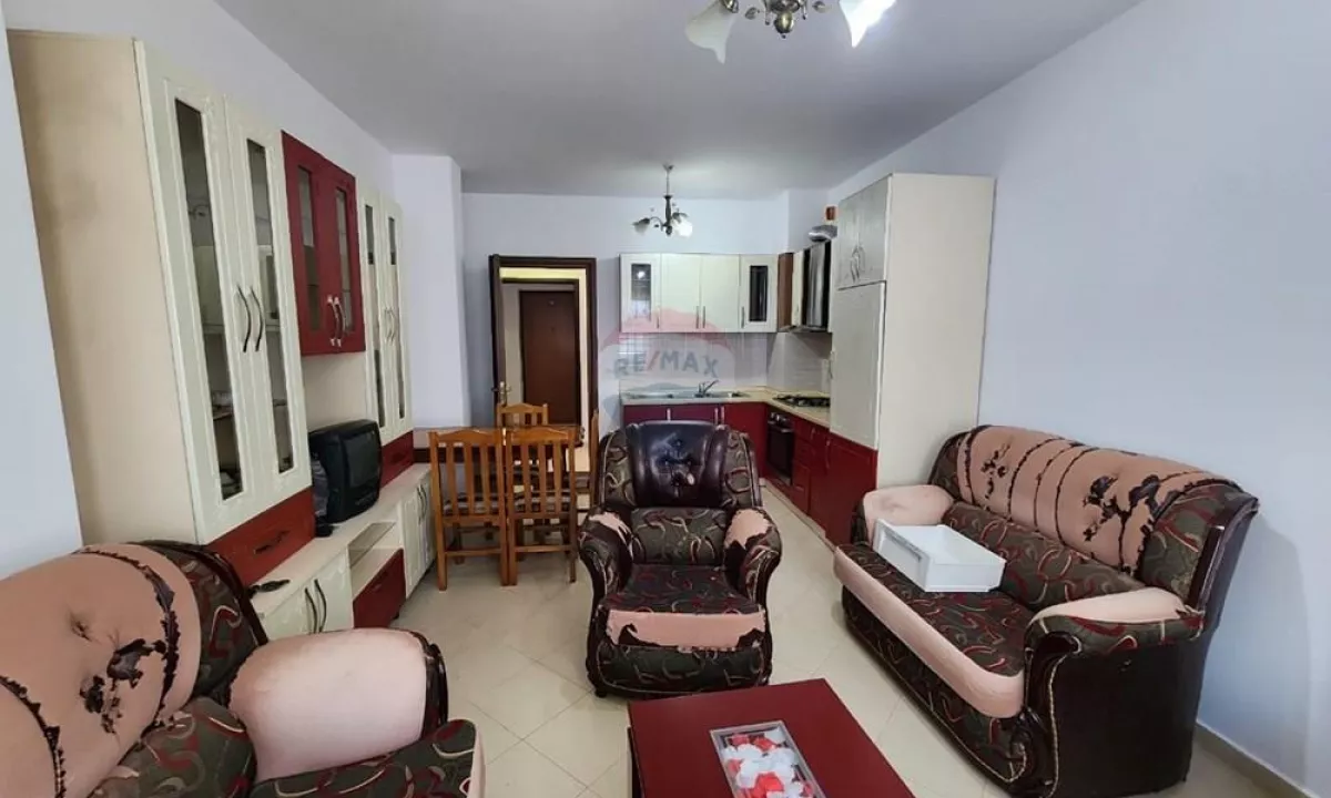 Shtepi ne shitje Apartament ne Tirane, 1+1, Mobilimi E mobiluar, Pagesa 90,000  Euro.