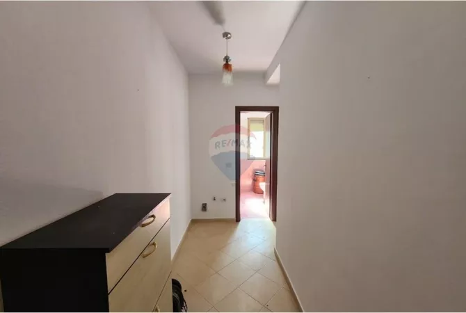 Shtepi ne shitje Apartament ne Tirane, 1+1, Mobilimi E mobiluar, Pagesa 90,000  Euro.