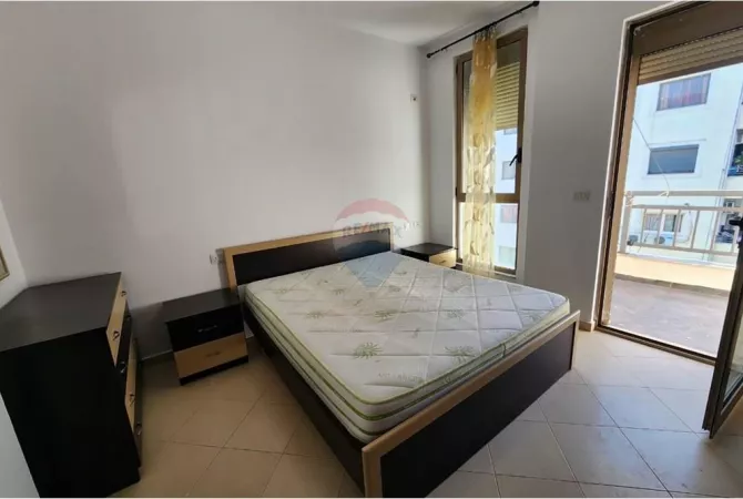 Shtepi ne shitje Apartament ne Tirane, 1+1, Mobilimi E mobiluar, Pagesa 90,000  Euro.