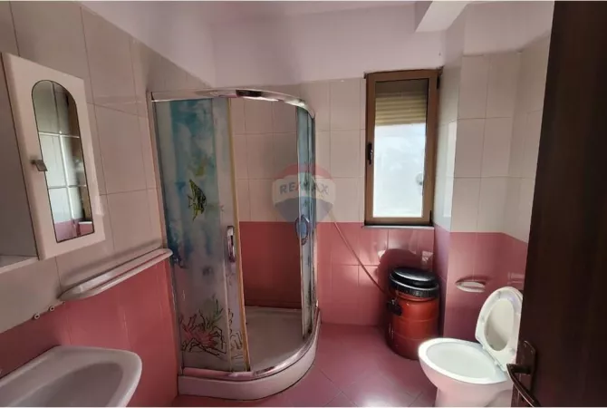 Shtepi ne shitje Apartament ne Tirane, 1+1, Mobilimi E mobiluar, Pagesa 90,000  Euro.