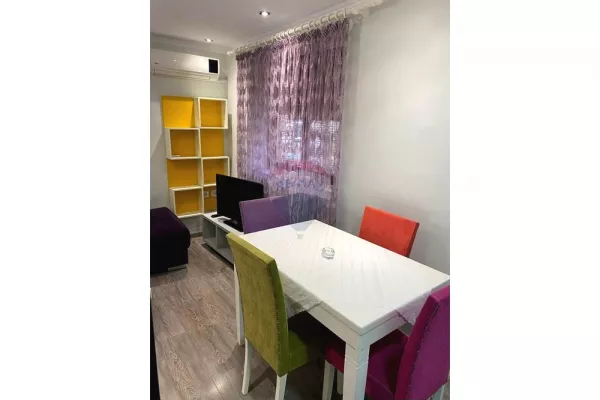 Shtepi me qera Apartament ne Tirane, 2+1, Mobilimi E mobiluar, Pagesa 550  Dollar.