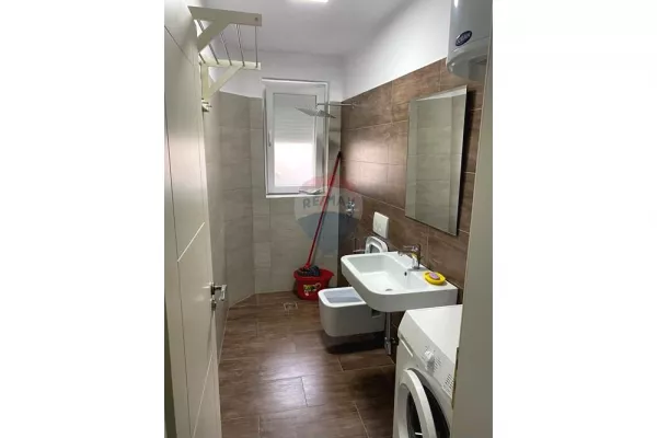 Shtepi me qera Apartament ne Tirane, 2+1, Mobilimi E mobiluar, Pagesa 550  Dollar.