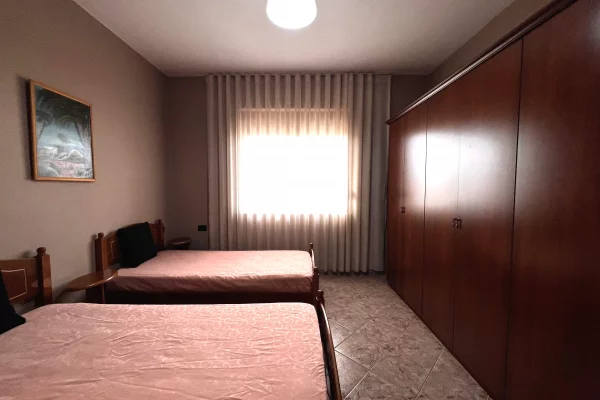 Shtepi me qera Apartament ne Tirane, 2+1, Mobilimi E mobiluar, Pagesa 45,000  Leke.