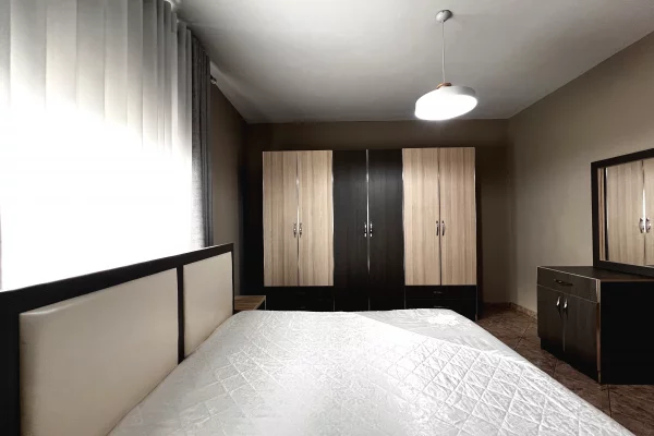 Shtepi me qera Apartament ne Tirane, 2+1, Mobilimi E mobiluar, Pagesa 45,000  Leke.