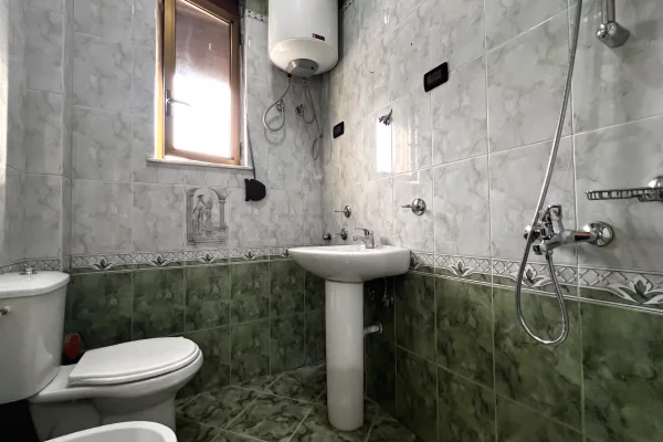 Shtepi me qera Apartament ne Tirane, 2+1, Mobilimi E mobiluar, Pagesa 45,000  Leke.