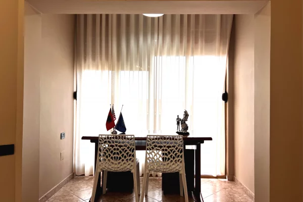 Shtepi me qera Apartament ne Tirane, 2+1, Mobilimi E mobiluar, Pagesa 45,000  Leke.