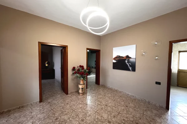 Shtepi me qera Apartament ne Tirane, 2+1, Mobilimi E mobiluar, Pagesa 45,000  Leke.