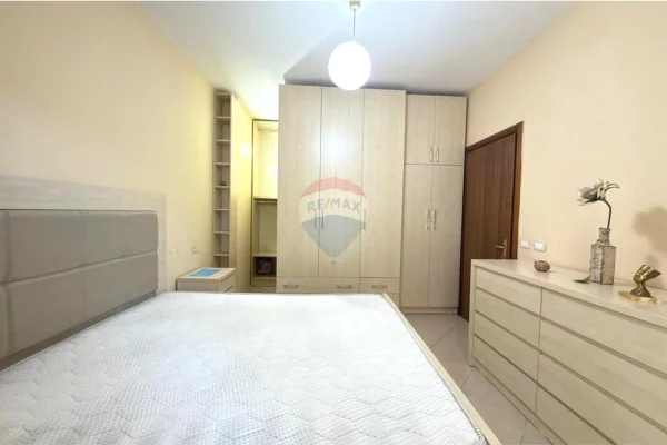 Shtepi me qera Apartament ne Tirane, 2+1, Mobilimi E mobiluar, Pagesa 65,000  Leke.