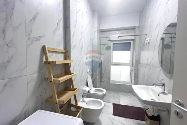 Shtepi me qera Apartament ne Tirane, 1+1, Mobilimi E mobiluar, Pagesa 45,000  Leke.