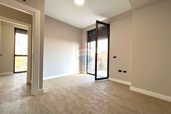 Ambient biznesi me qera 3+1 ne Tirane - 650 Euro