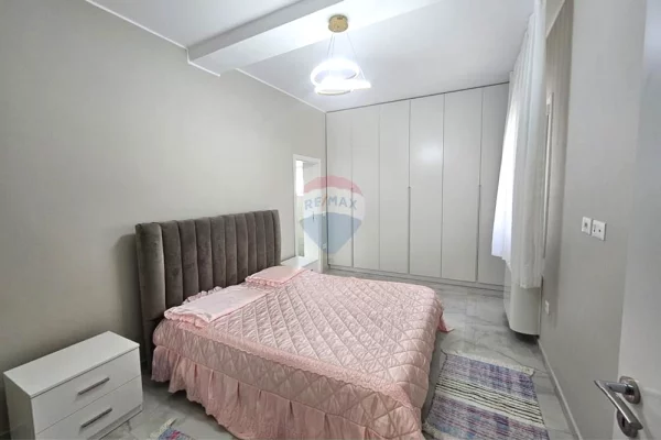 Shtepi me qera Apartament ne Tirane, 2+1, Mobilimi E mobiluar, Pagesa 60,000  Leke.