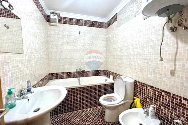 Zyre per qira tek "Qatar Center", Zogu i Zi!