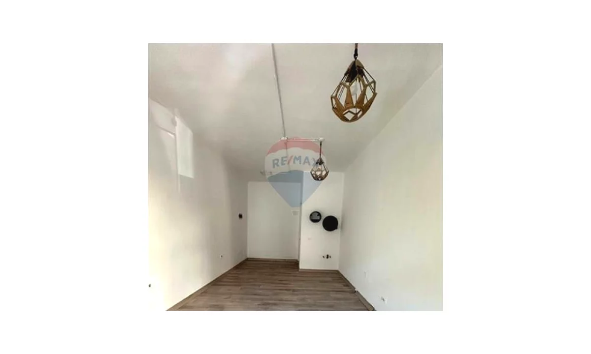 Ambient komercial me qira ne Bllok!