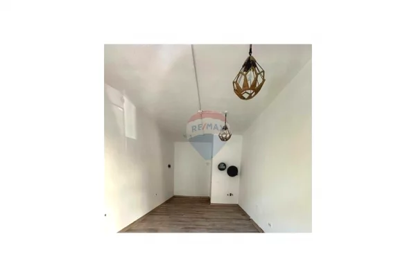 Ambient komercial me qira ne Bllok!