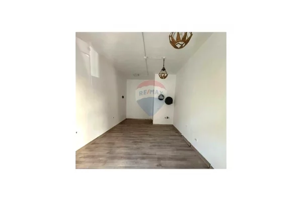 Ambient komercial me qira ne Bllok!