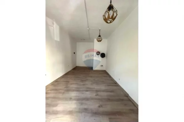 Ambient komercial me qira ne Bllok!