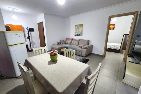Shtepi me qera Apartament ne Tirane, 2+1, Mobilimi E mobiluar, Pagesa 600  Euro.