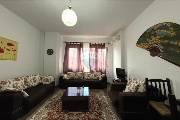Shtepi me qera Apartament ne Tirane, 1+1, Mobilimi E mobiluar, Pagesa 500  Euro.