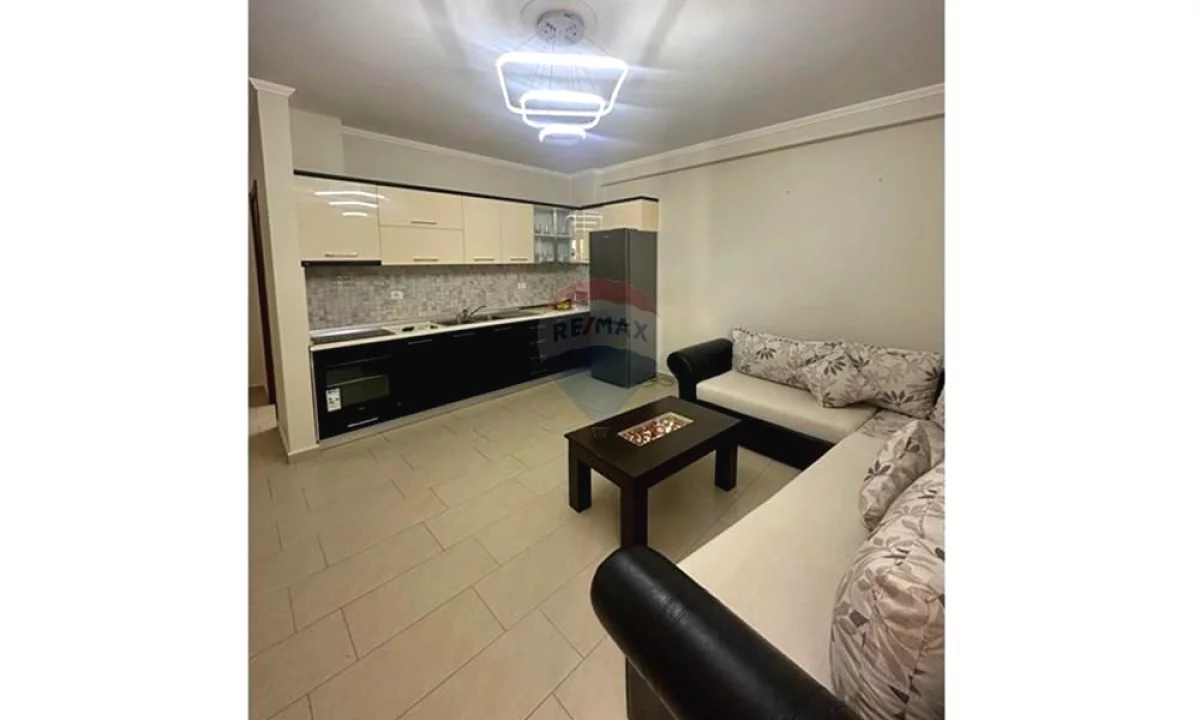 Shtepi me qera Apartament ne Tirane, 2+1, Mobilimi E mobiluar, Pagesa 500  Euro.