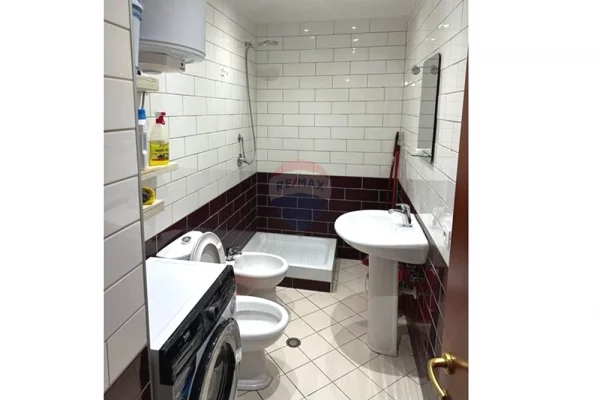 Shtepi me qera Apartament ne Tirane, 2+1, Mobilimi E mobiluar, Pagesa 500  Euro.