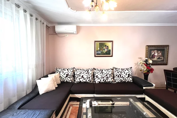 Shtepi me qera Apartament ne Tirane, 2+1, Mobilimi E mobiluar, Pagesa 80,000  Leke.