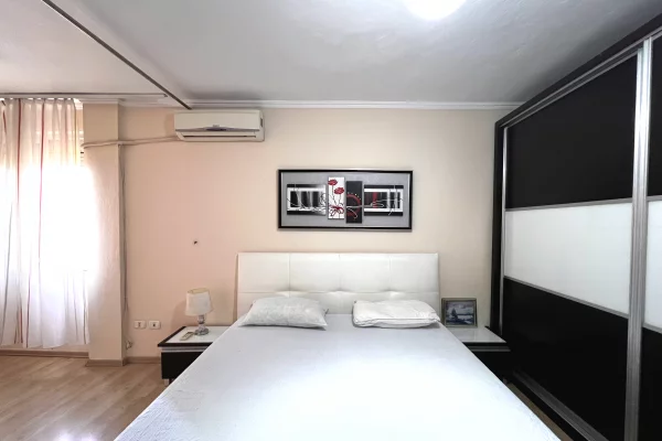 Shtepi me qera Apartament ne Tirane, 2+1, Mobilimi E mobiluar, Pagesa 80,000  Leke.