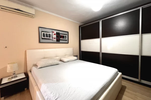 Shtepi me qera Apartament ne Tirane, 2+1, Mobilimi E mobiluar, Pagesa 80,000  Leke.