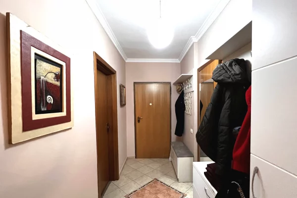 Shtepi me qera Apartament ne Tirane, 2+1, Mobilimi E mobiluar, Pagesa 80,000  Leke.