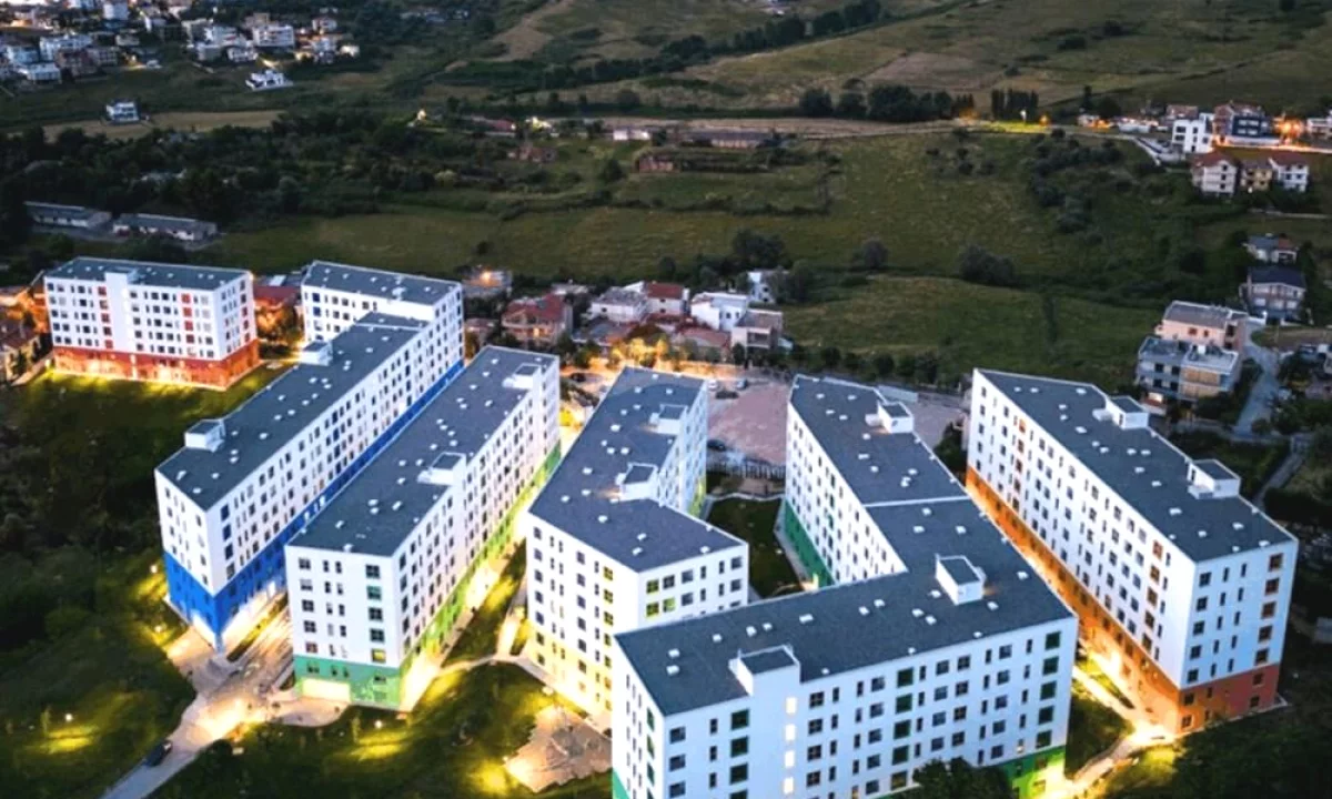 Shtepi ne shitje Apartament ne Tirane, 2+1, Mobilimi Bosh, pa mobiluar, Pagesa 132,000  Euro.