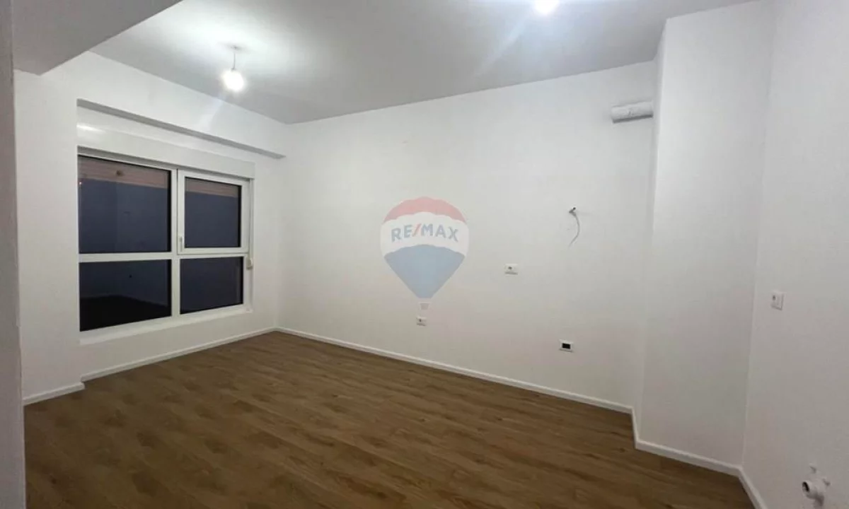 Shtepi ne shitje Apartament ne Tirane, 1+1, Mobilimi Bosh, pa mobiluar, Pagesa 82,000  Euro.