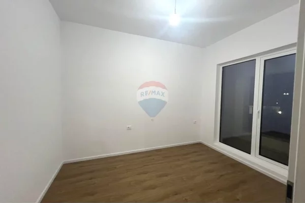 Shtepi ne shitje Apartament ne Tirane, 1+1, Mobilimi Bosh, pa mobiluar, Pagesa 82,000  Euro.