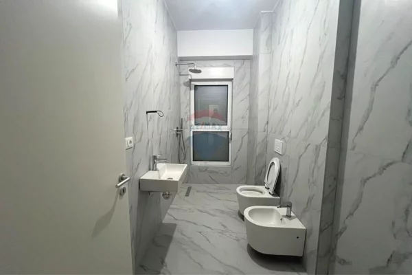 Shtepi ne shitje Apartament ne Tirane, 1+1, Mobilimi Bosh, pa mobiluar, Pagesa 82,000  Euro.
