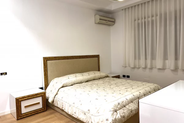 Shtepi me qera Apartament ne Tirane, 2+1, Mobilimi E mobiluar, Pagesa 55,000  Leke.