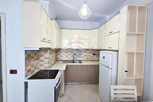 Shtepi me qera Apartament ne Tirane, 1+1, Mobilimi E mobiluar, Pagesa 40,000  Leke.