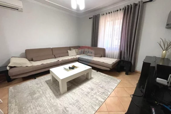Shtepi me qera Apartament ne Tirane, 2+1, Mobilimi E mobiluar, Pagesa 45,000  Leke.