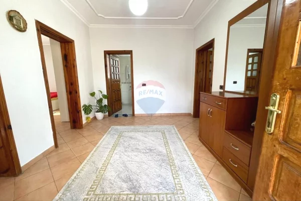 Shtepi me qera Apartament ne Tirane, 2+1, Mobilimi E mobiluar, Pagesa 45,000  Leke.