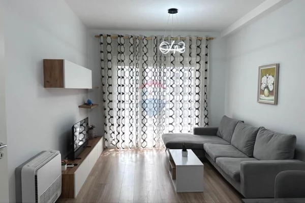 Shtepi me qera 2+1 ne Tirane - 65,000 Leke