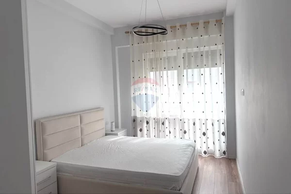 Shtepi me qera Apartament ne Tirane, 2+1, Mobilimi E mobiluar, Pagesa 65,000  Leke.