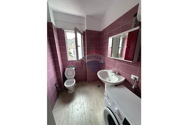 Shtepi me qera Apartament ne Tirane, 2+1, Mobilimi E mobiluar, Pagesa 60,000  Leke.