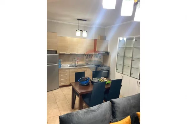 Shtepi me qera Apartament ne Tirane, 1+1, Mobilimi E mobiluar, Pagesa 55,000  Leke.