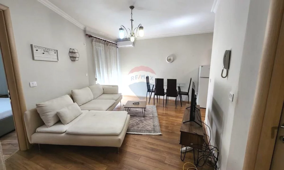 Shtepi me qera Apartament ne Tirane, 1+1, Mobilimi E mobiluar, Pagesa 40,000  Leke.