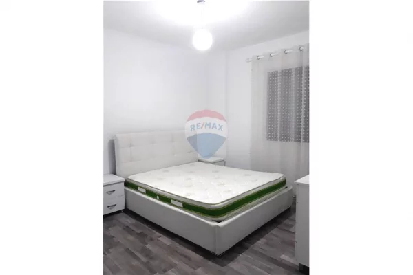 Shtepi me qera Apartament ne Tirane, 2+1, Mobilimi E mobiluar, Pagesa 55,000  Leke.