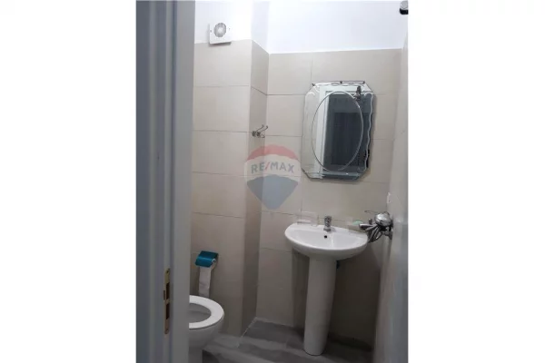 Shtepi me qera Apartament ne Tirane, 2+1, Mobilimi E mobiluar, Pagesa 55,000  Leke.