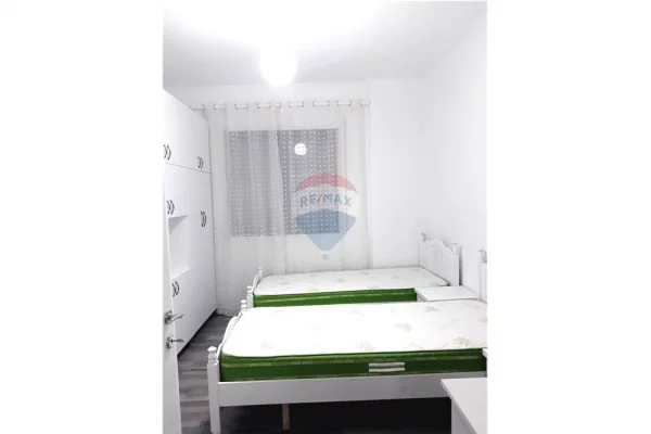 Shtepi me qera Apartament ne Tirane, 2+1, Mobilimi E mobiluar, Pagesa 55,000  Leke.