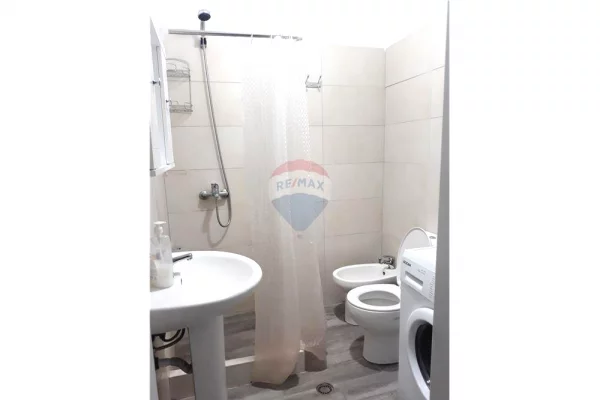 Shtepi me qera Apartament ne Tirane, 2+1, Mobilimi E mobiluar, Pagesa 55,000  Leke.